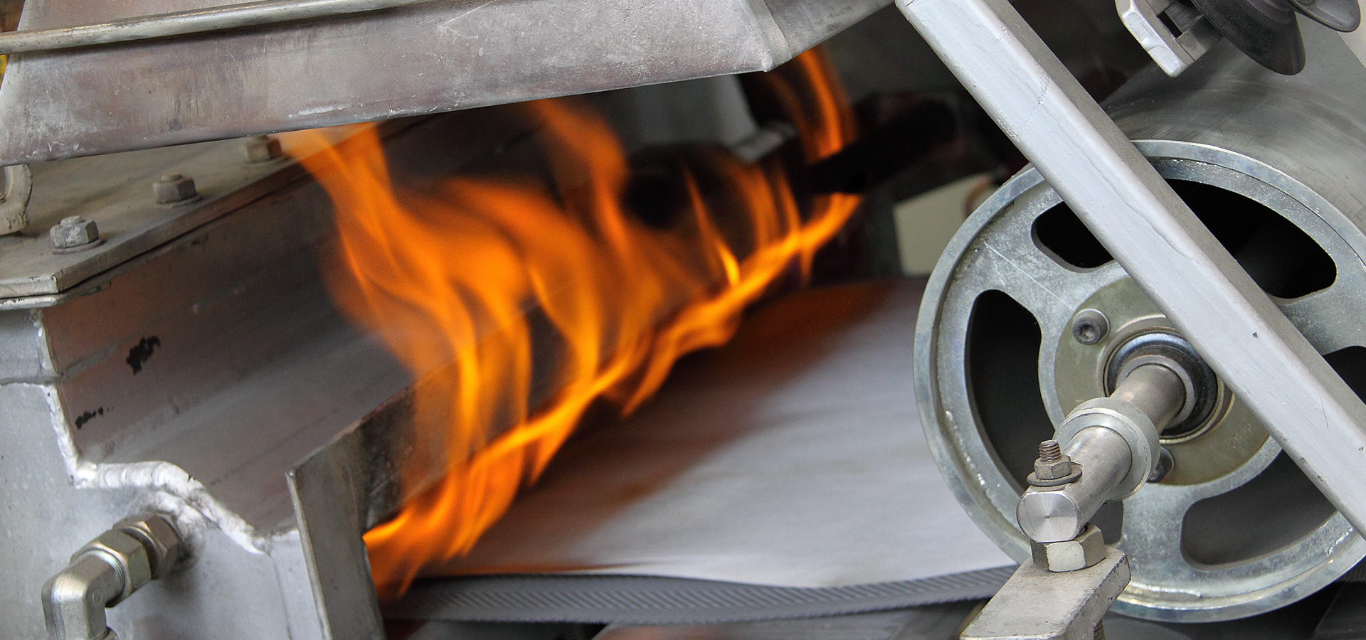 The thermal pre-treatment enables the further processing of the wire cloth.