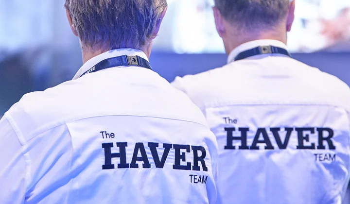 Zwei Mitarbeiter aus dem HAVER Team