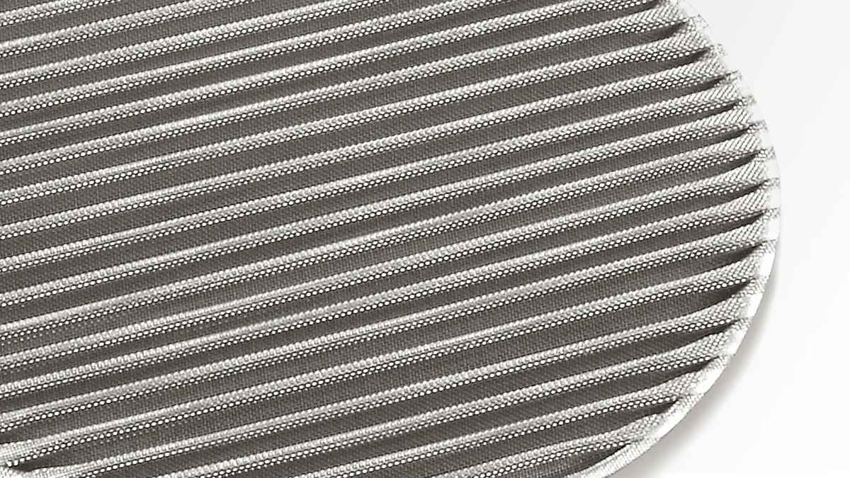 Circular pleated wire cloth