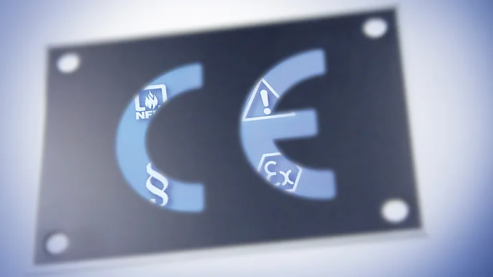 Wir erarbeiten notwendige Sicherheitsstandards anhand gesetzlicher Vorgaben und setzen sie gemeinsam um.