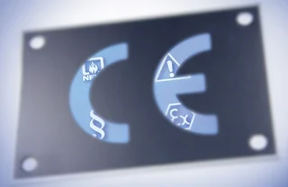 Wir erarbeiten notwendige Sicherheitsstandards anhand gesetzlicher Vorgaben und setzen sie gemeinsam um.