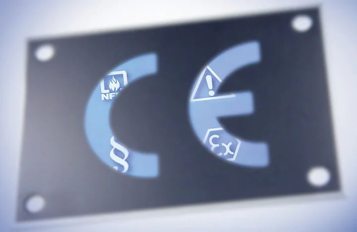 Wir erarbeiten notwendige Sicherheitsstandards anhand gesetzlicher Vorgaben und setzen sie gemeinsam um.