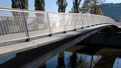 Brüstungen und Geländerfüllungen aus Metallgewebe
