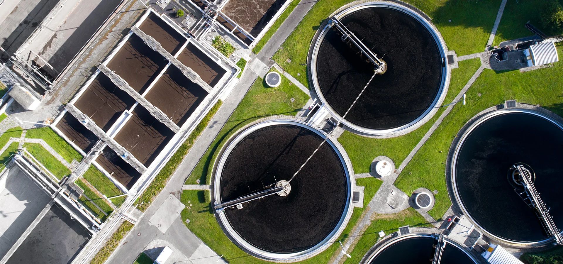 Wastewater treatment in sewage plants