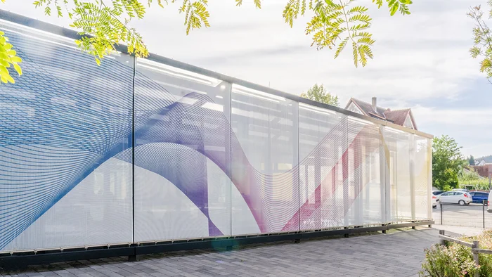 Stainless steel wire mesh facade with digital printing.