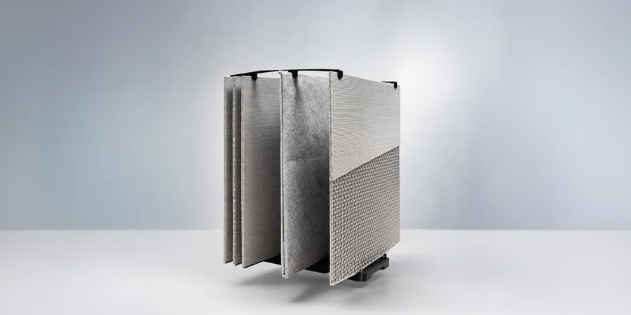 ABRW-Module – Drahtgewebekörper mit Vlies überzogen und Schnittansicht eines mit Vlies überzogenen Drahtgewebekörpers.