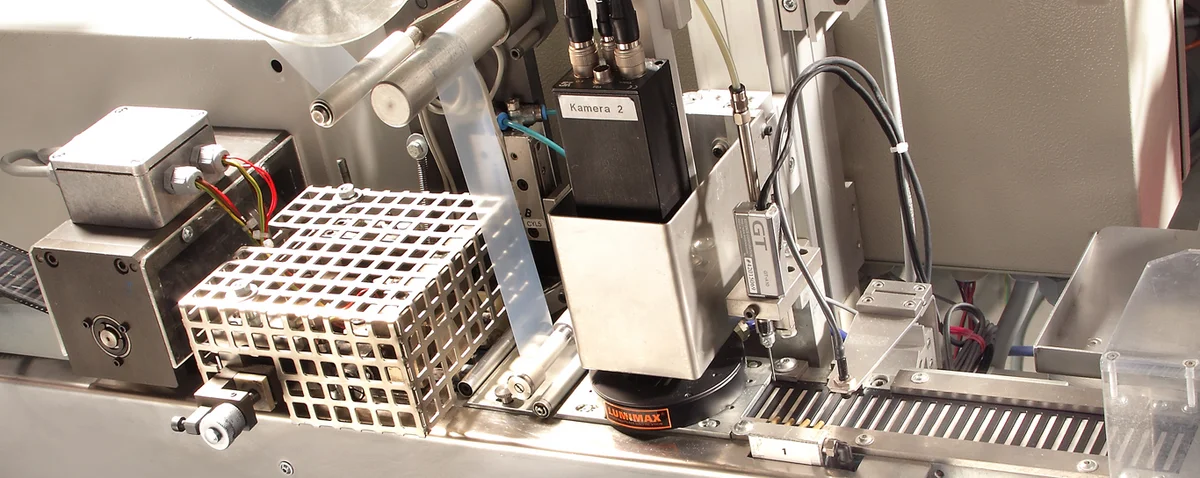 The packaging of wire cloth products, e.g. in blister packs, is also fully automated as required.