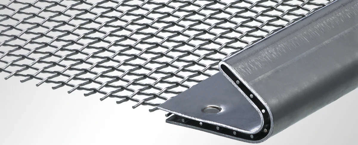 Screen section with hooks for side tensioned screen decks
