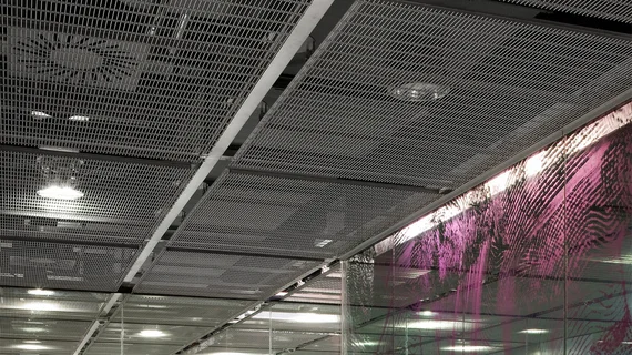 Éclairage au-dessus des éléments en toile