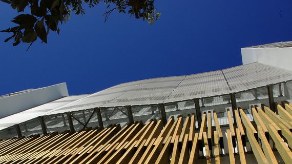 Fassadenverkleidung mit Edelstahlgewebe