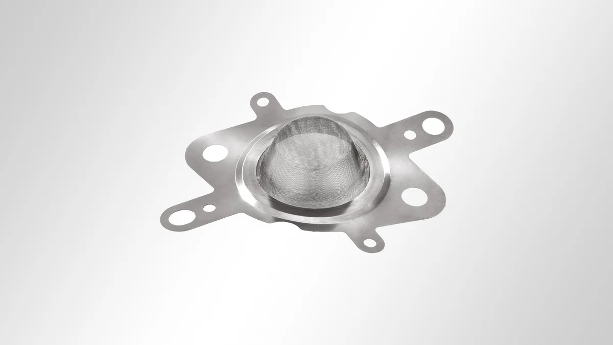 Pièce emboutie avec élément de montage