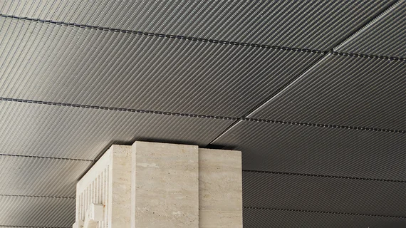 Rahmenlösung: Revisionierbare Befestigungslösung für Decken aus Metallgewebe.