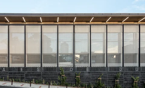 Architekturgewebe dienst als Sonnenschutz