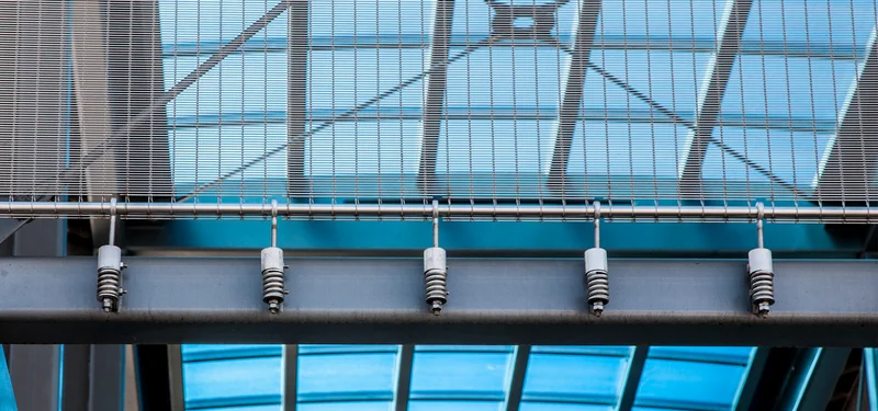 Solution spéciale de fixation d’un revêtement de façade