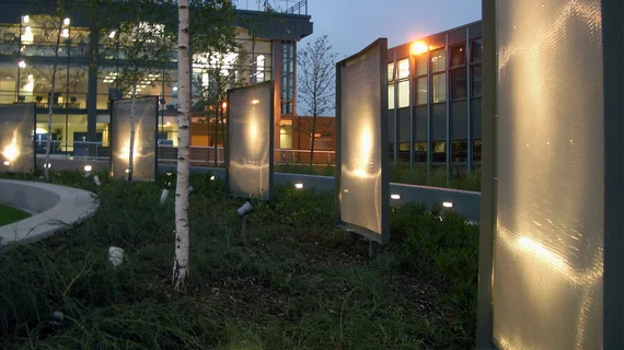 Pare-vue éclairés en toile métallique.