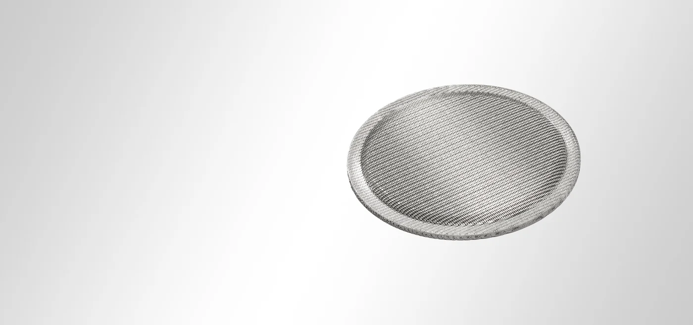 Disque filtrant multicouche avec compression des zones de bordure