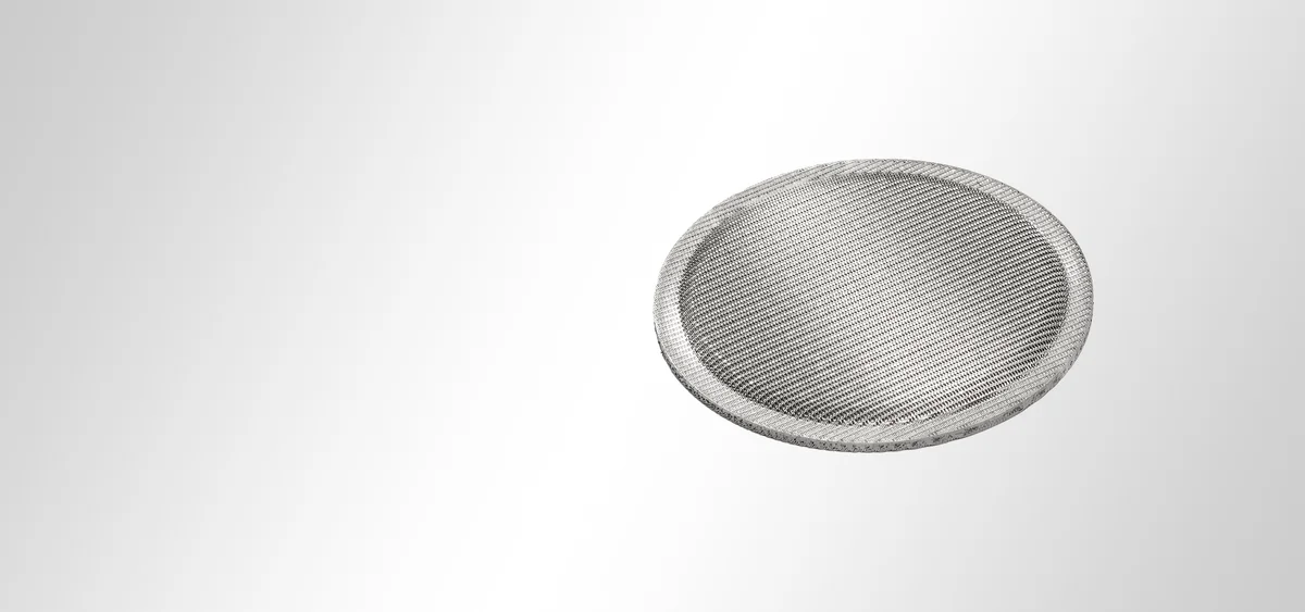 Disque filtrant multicouche avec compression des zones de bordure