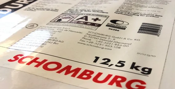Saubere Verpackung: Die umfangreiche und vielfältige Beschriftung eines Sackes lässt sich sehr gut lesen.