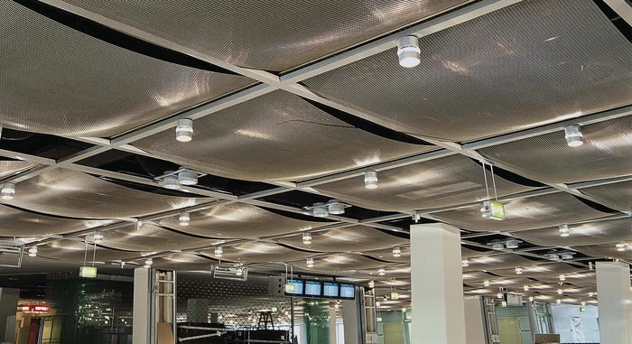 Revêtement de plafond en toile métallique