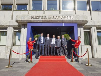 HAVER & BOECKER celebrated 100 years of its Machinery Division with a global anniversary event at its headquarters in Oelde, Germany, welcoming customers and industry partners from around the world.