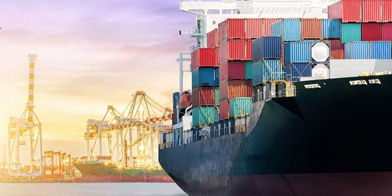Die Beladungssituation der Schiffe entscheidet über die Aufnahme von Ballastwasser