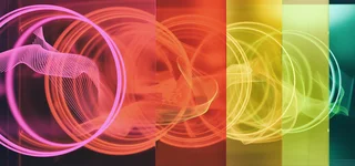 Abstraktes Farbmuster in Pink, Rot, Gelb und Grün mit geschwungenen Linien, symbolisiert modernes Designgewebe von Haver & Boecker.