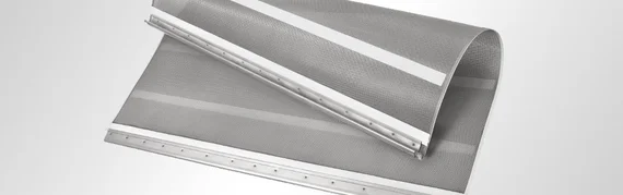 Doppellagiger Spannsiebboden mit PUR-Folienstreifen als Traversenschutz