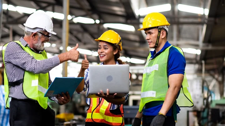 Zufriedene Kunden freuen sich über das HAVER & BOECKER Quatro System Intelligence - System