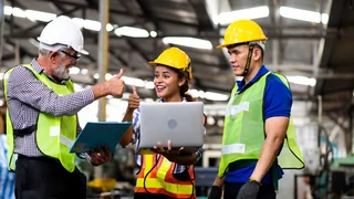 Zufriedene Kunden freuen sich über das HAVER & BOECKER Quatro System Intelligence - System