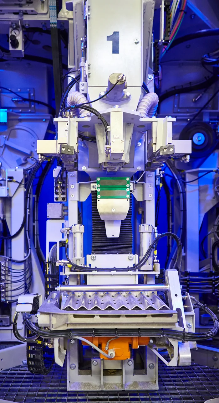 ADAMS® filling module with a vibrating table