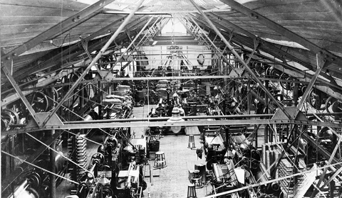 Ein Schwarz-Weiß-Bild aus historischen Zeiten der Produktion.