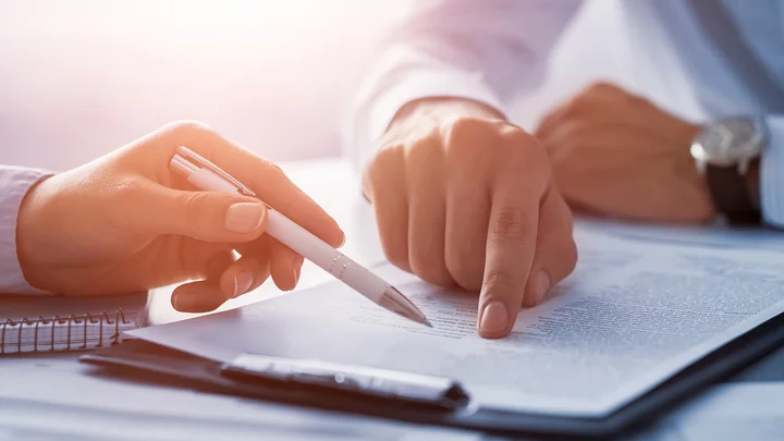 Symbolbild für eine Vertragsunterzeichnung