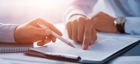 Symbolbild für eine Vertragsunterzeichnung