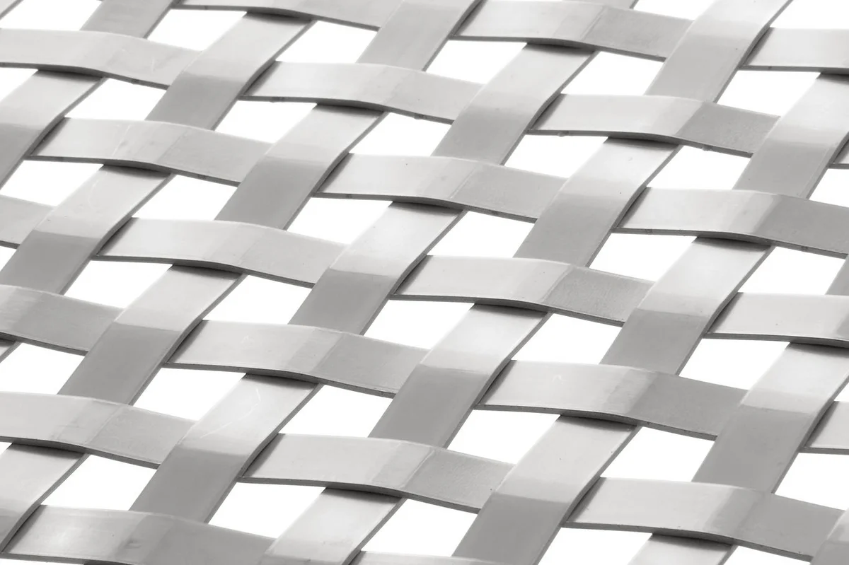 LARGO-PLENUS 2022 architectural wire mesh - view over a corner