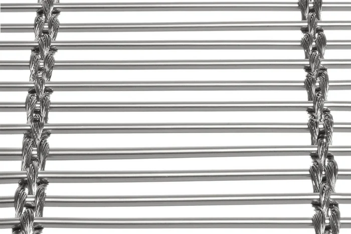 MULTI-BARRETTE 8123 architectural wire mesh - view at 45°
