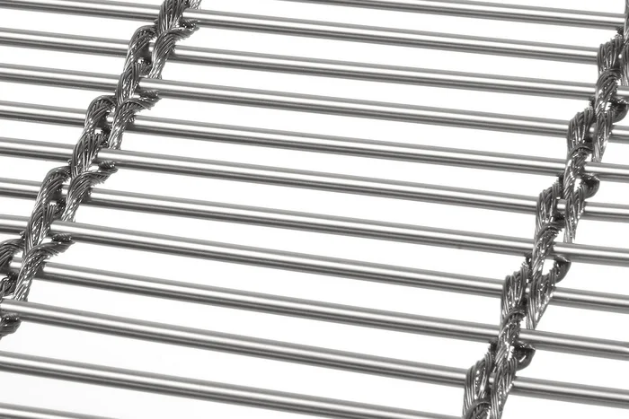 MULTI-BARRETTE 8123 architectural wire mesh - view over a corner