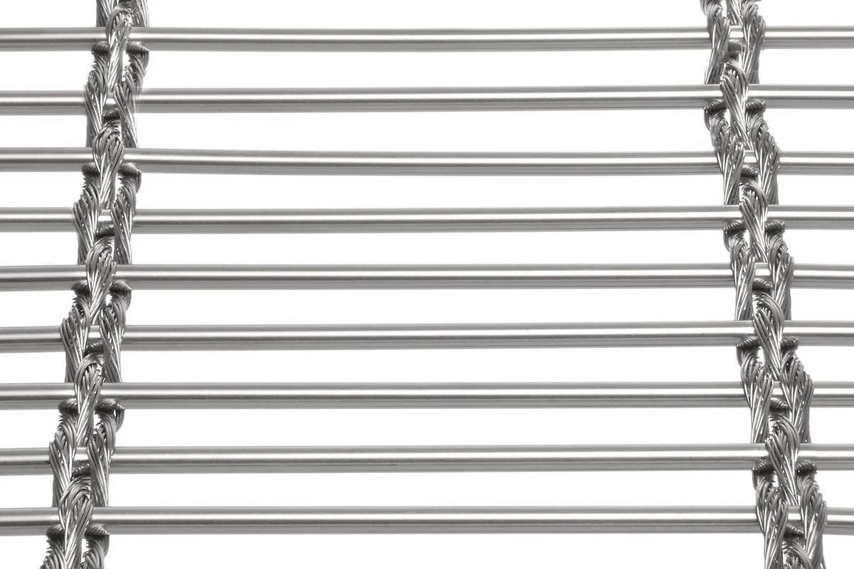 MULTI-BARRETTE 8301 architectural wire mesh - view at 45°
