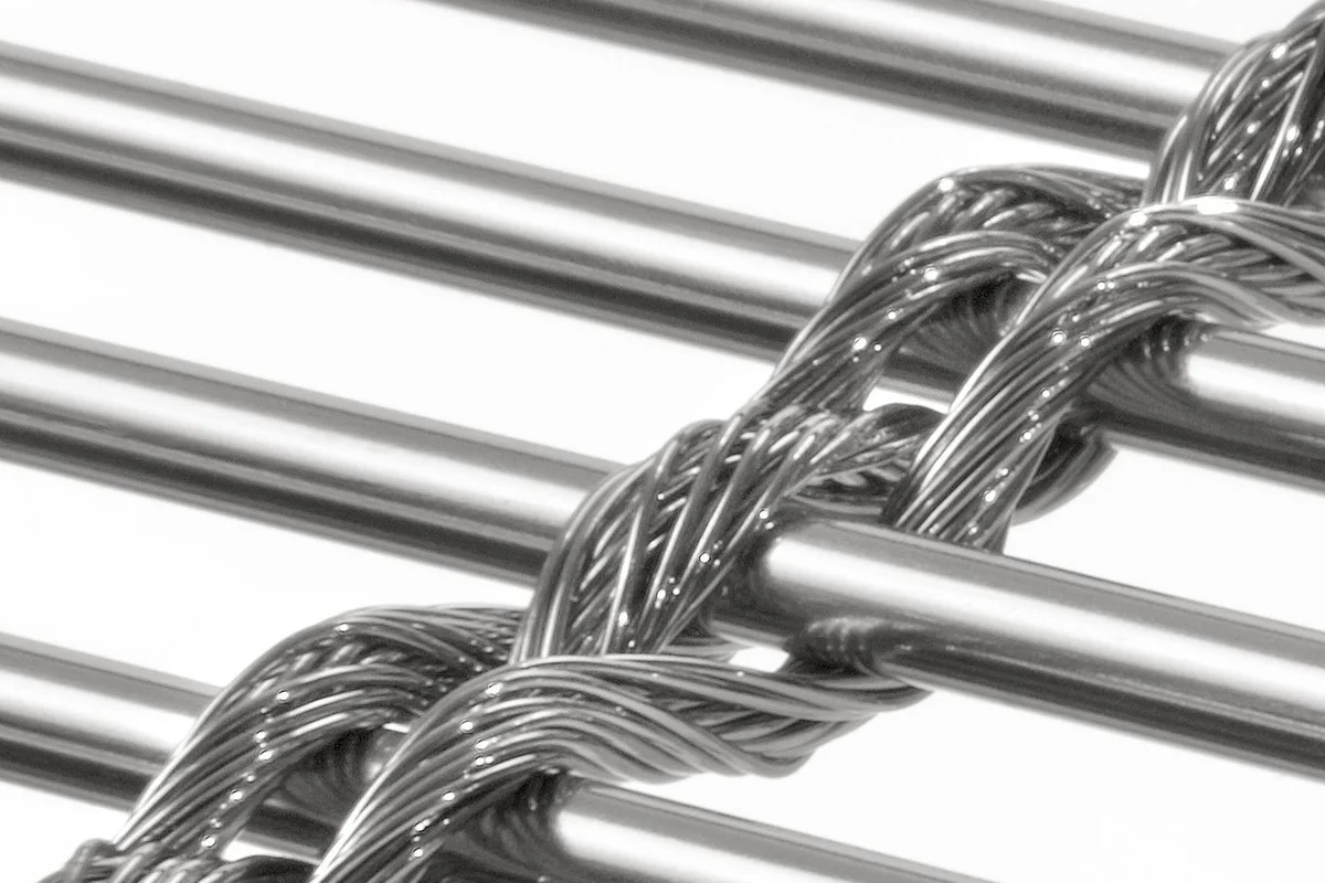 MULTI-BARRETTE 8123 architectural wire mesh - macro view