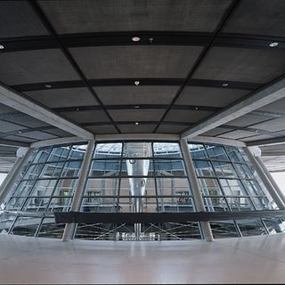 Salle de l'assemblée plénière et foyer de presse du Reichstag