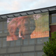 Transparente Medienfassade H&B